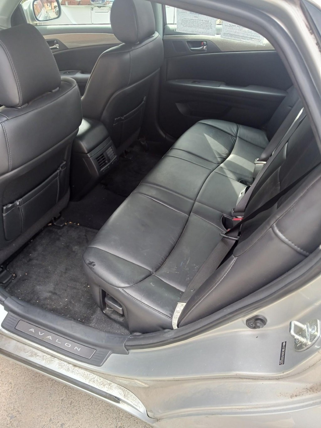 Toyota Avalon Vehicle Full-screen Gallery Image 08