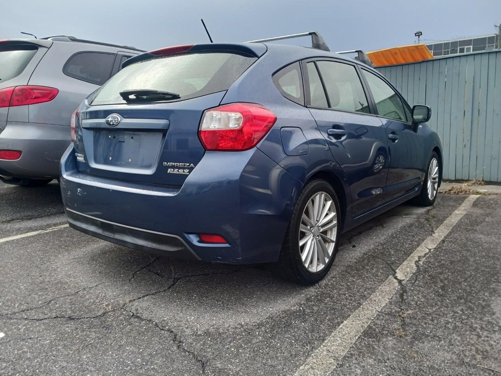 Subaru Impreza Wagon Vehicle Full-screen Gallery Image 03