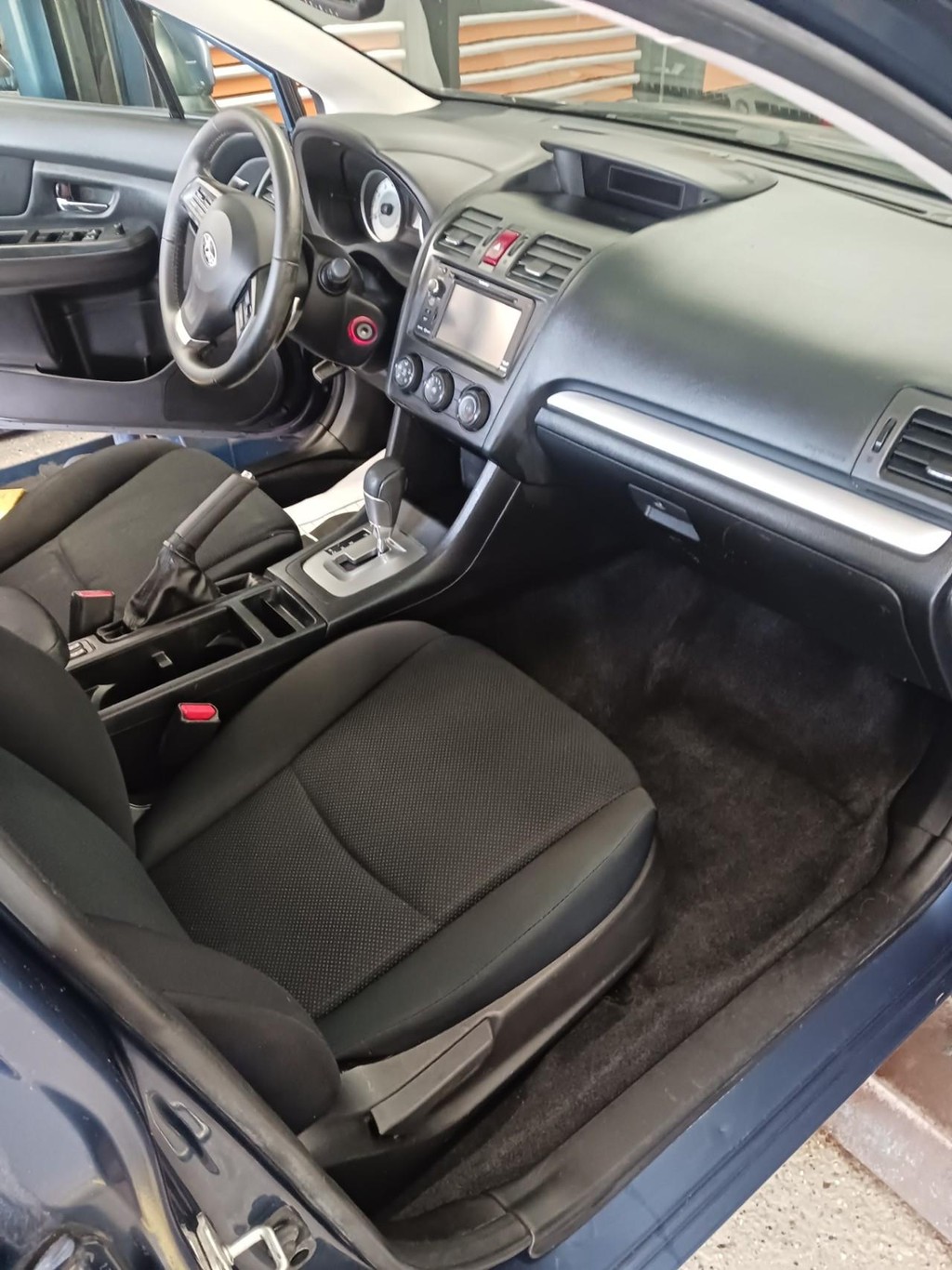 Subaru Impreza Wagon Vehicle Full-screen Gallery Image 06