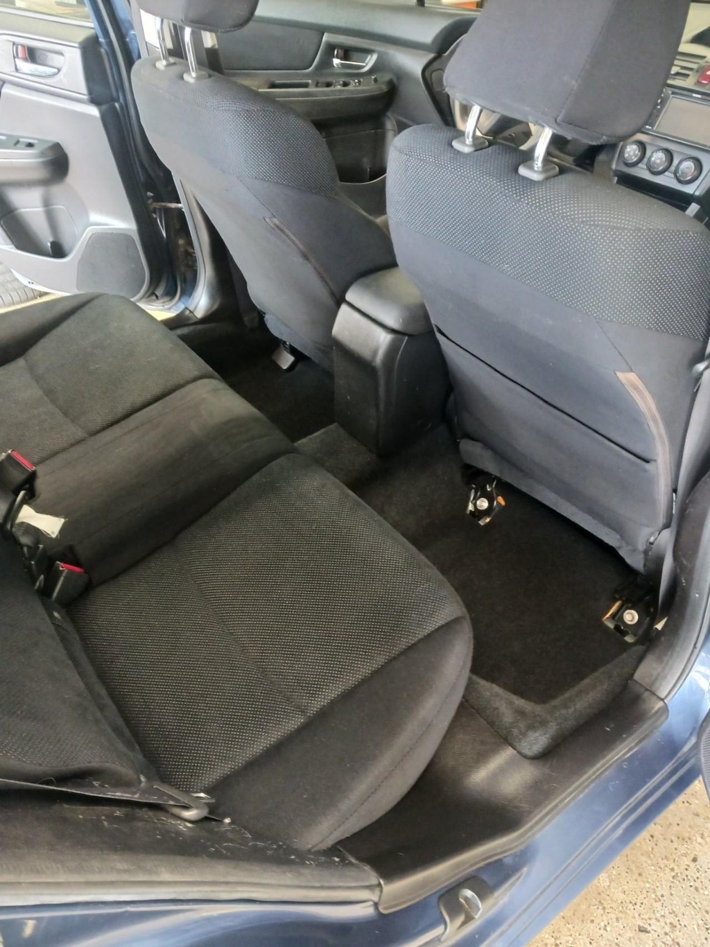 Subaru Impreza Wagon Vehicle Full-screen Gallery Image 07