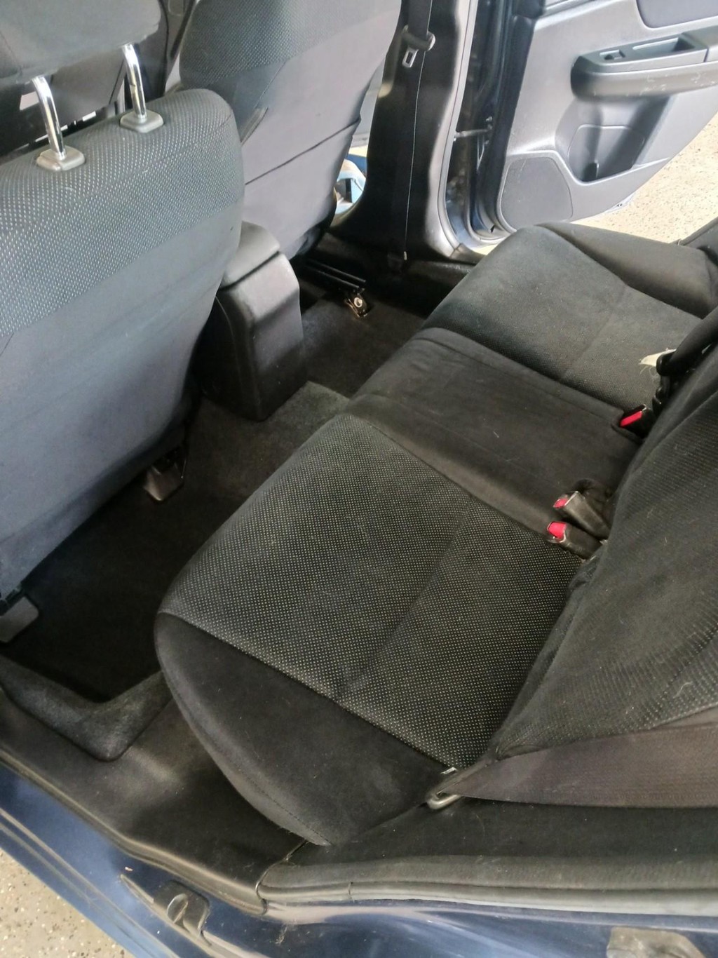 Subaru Impreza Wagon Vehicle Full-screen Gallery Image 08