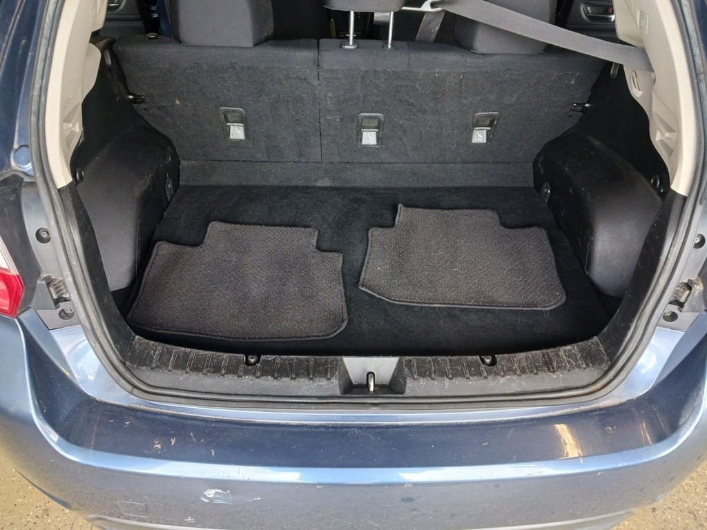 Subaru Impreza Wagon Vehicle Full-screen Gallery Image 09