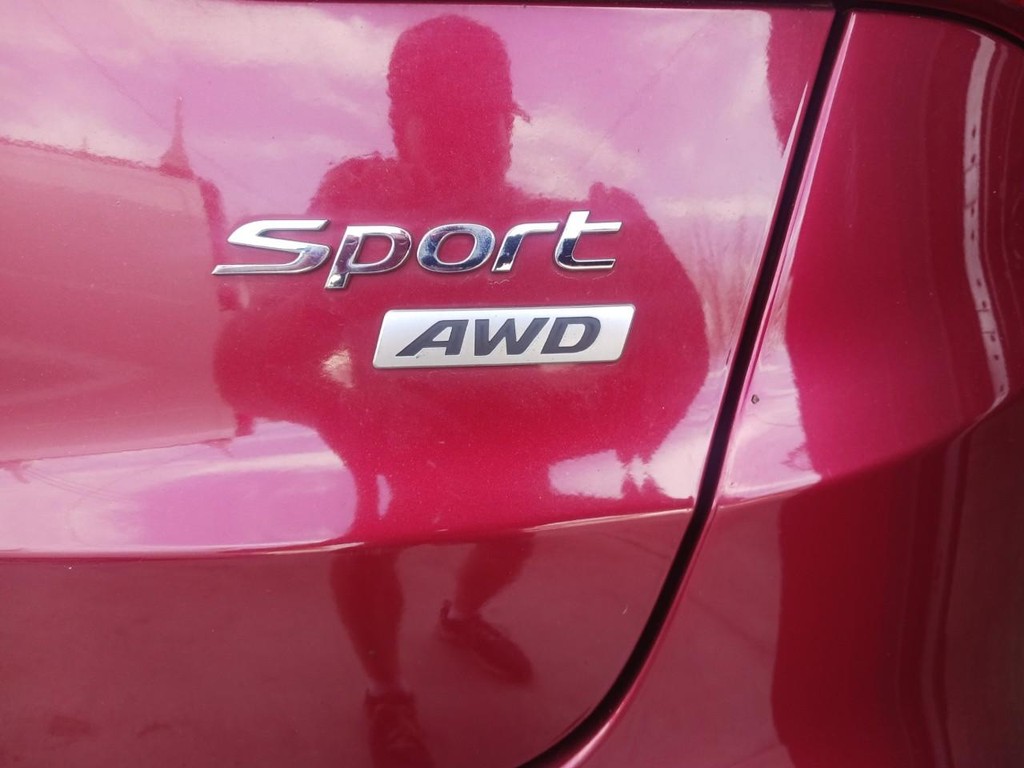 Hyundai Santa Fe Sport Vehicle Full-screen Gallery Image 05