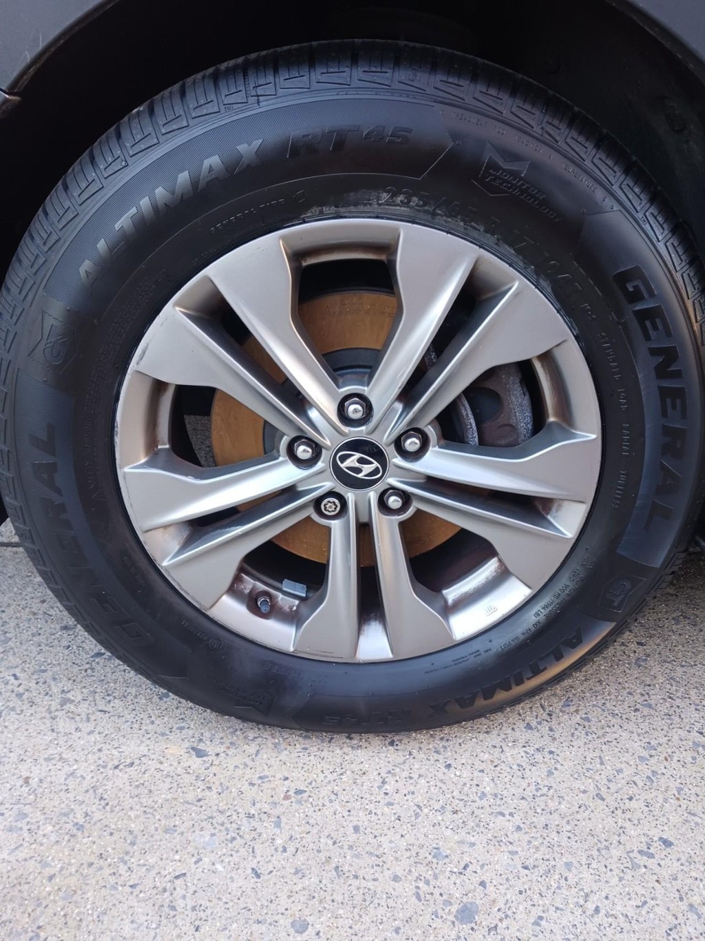 Hyundai Santa Fe Sport Vehicle Full-screen Gallery Image 06