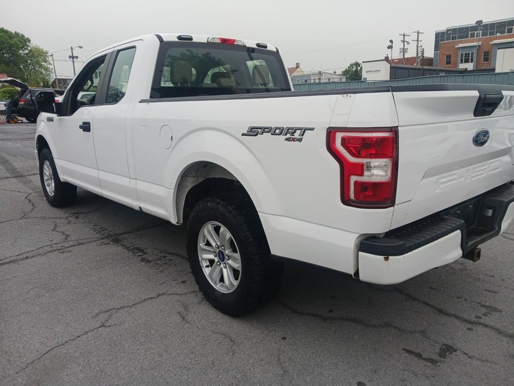 Ford F-150 Vehicle Full-screen Gallery Image 03