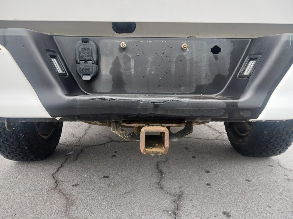 Ford F-150 Vehicle Full-screen Gallery Image 05
