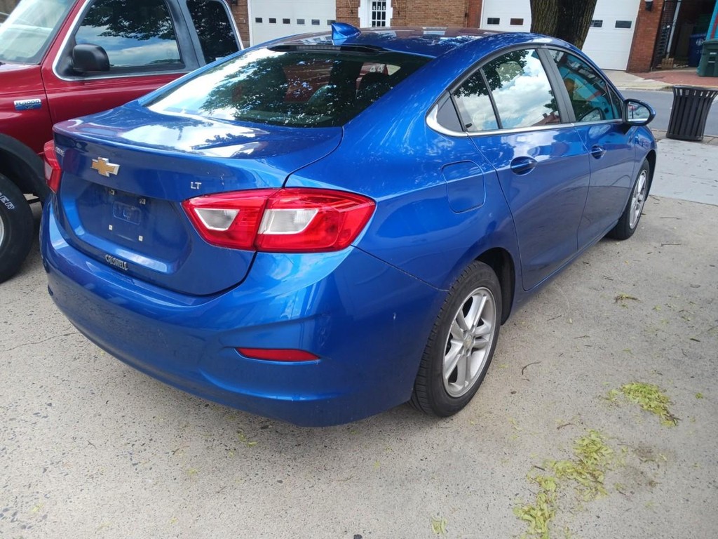 Chevrolet Cruze Vehicle Full-screen Gallery Image 03