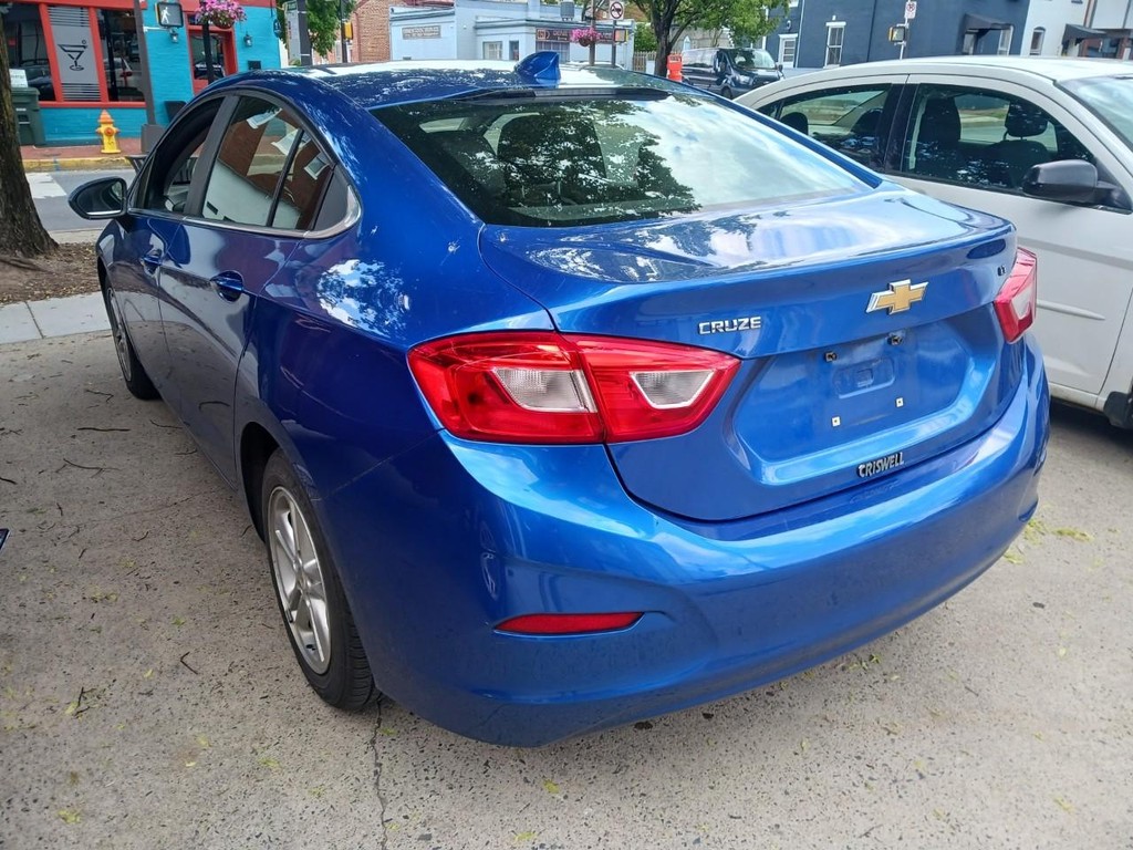 Chevrolet Cruze Vehicle Full-screen Gallery Image 04