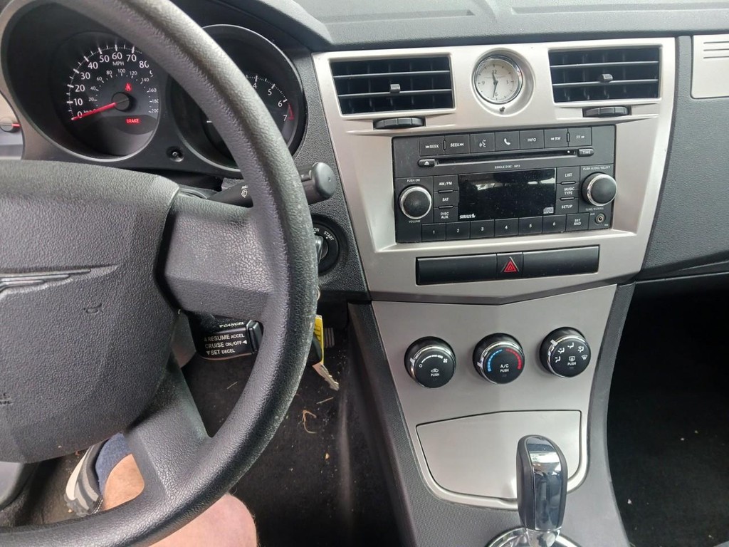 Chrysler Sebring Vehicle Full-screen Gallery Image 05