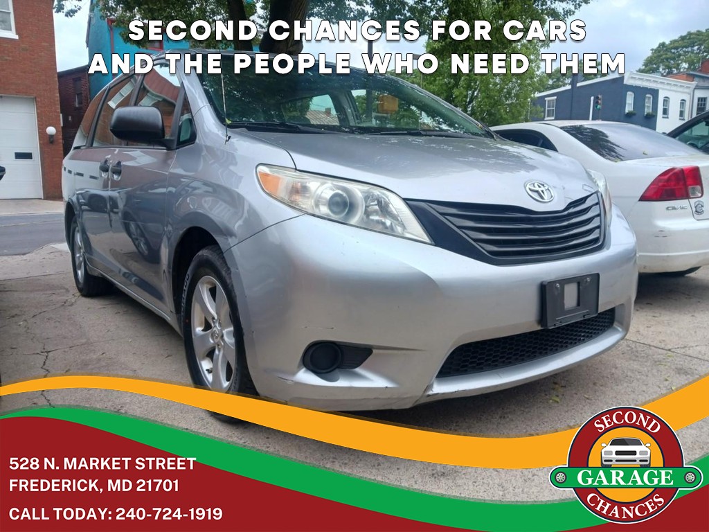 2011 Toyota Sienna Base V6 7-Passenger's photo