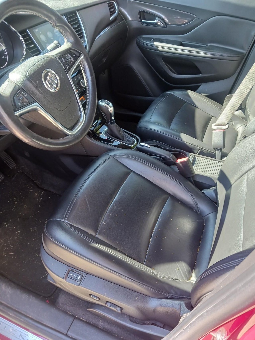 Buick Encore Vehicle Full-screen Gallery Image 04