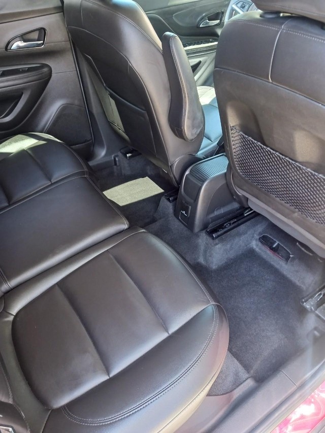 Buick Encore Vehicle Full-screen Gallery Image 07