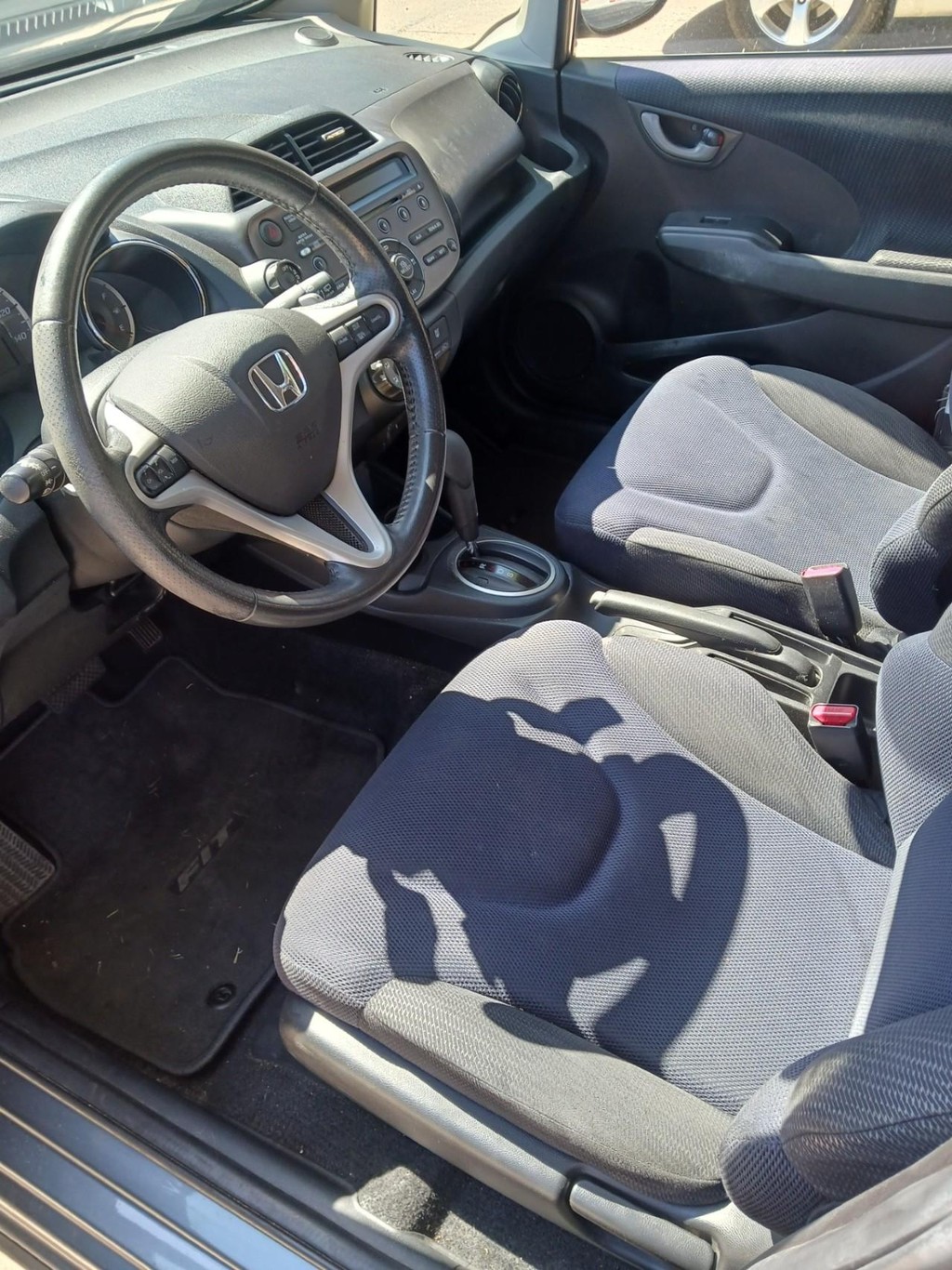 Honda Fit Vehicle Full-screen Gallery Image 05