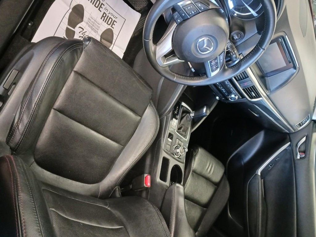 Mazda CX-5 Vehicle Full-screen Gallery Image 08