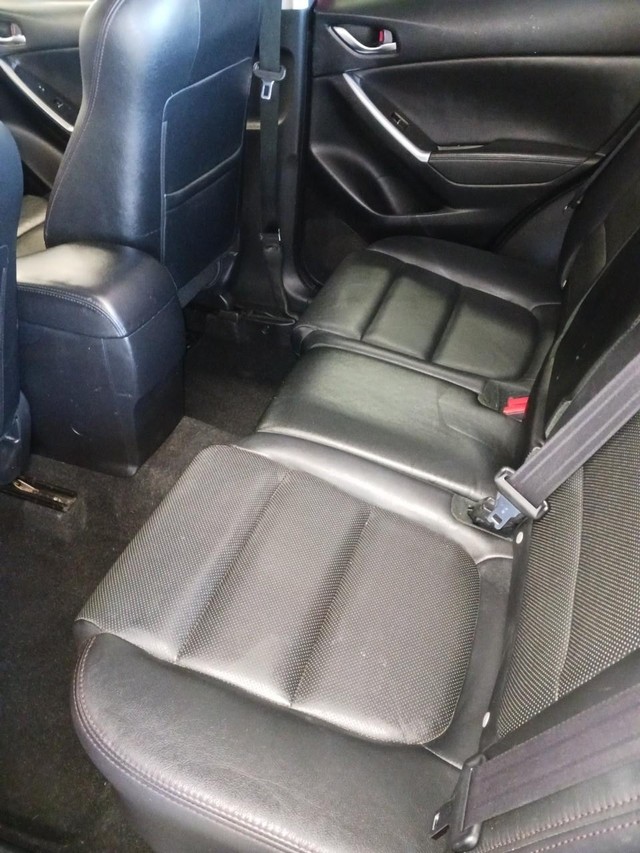 Mazda CX-5 Vehicle Full-screen Gallery Image 07