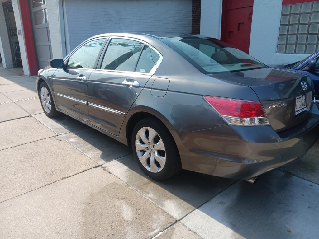 Honda Accord Sedan Vehicle Full-screen Gallery Image 03