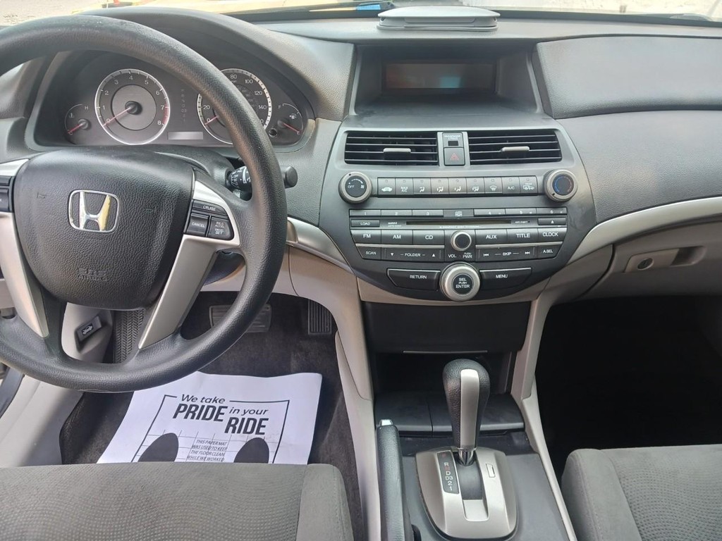 Honda Accord Sedan Vehicle Full-screen Gallery Image 04