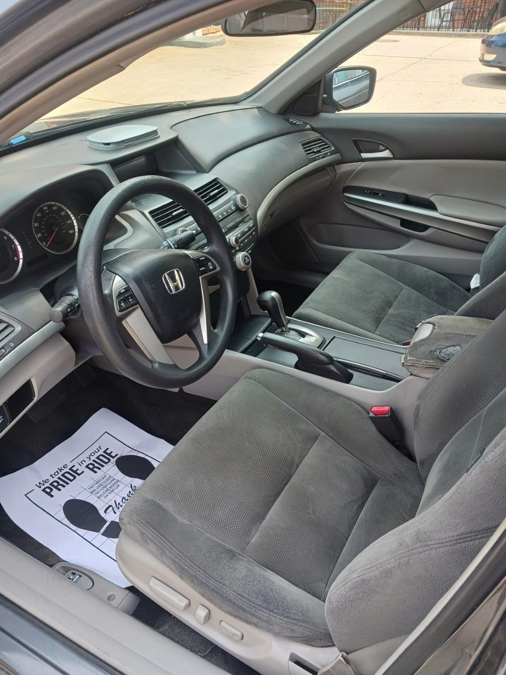 Honda Accord Sedan Vehicle Full-screen Gallery Image 05