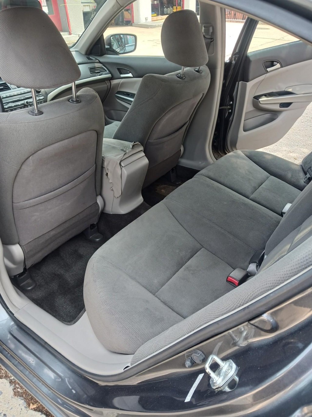 Honda Accord Sedan Vehicle Full-screen Gallery Image 06