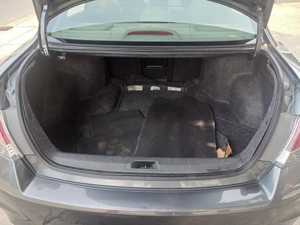 Honda Accord Sedan Vehicle Full-screen Gallery Image 07
