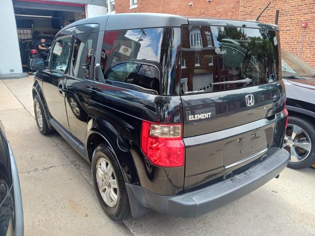 Honda Element Vehicle Full-screen Gallery Image 02