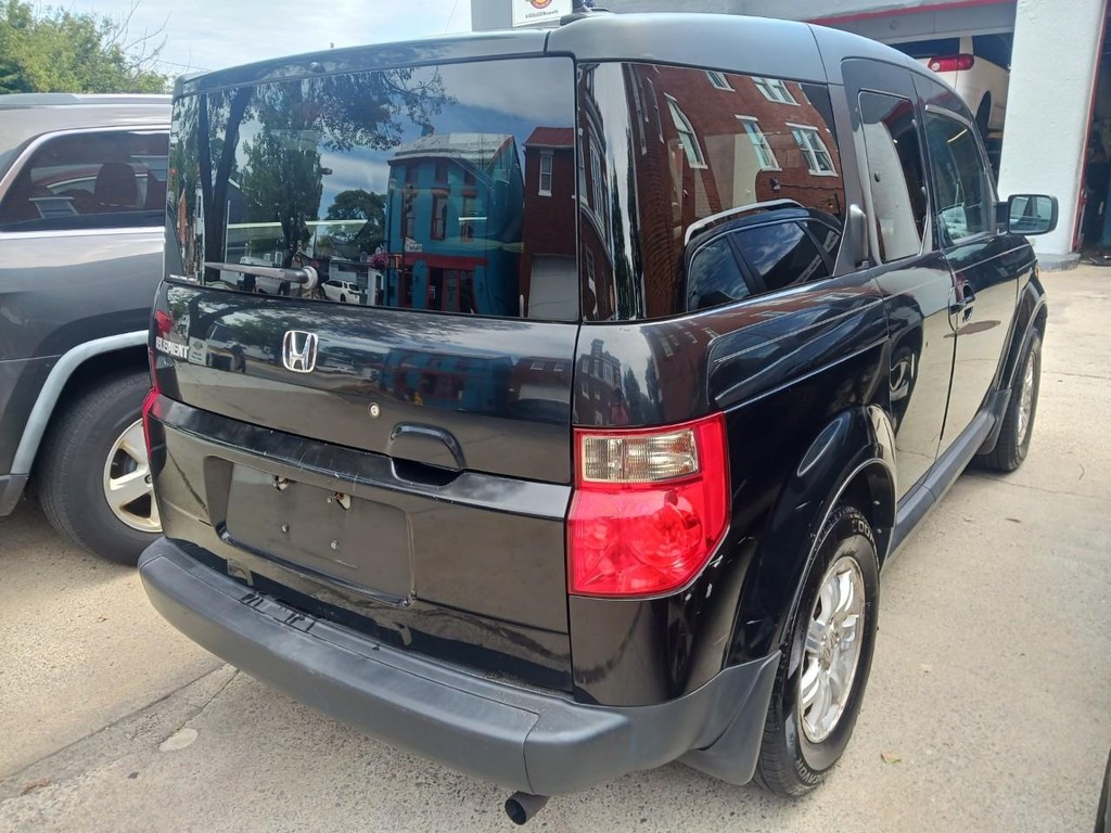 Honda Element Vehicle Full-screen Gallery Image 03