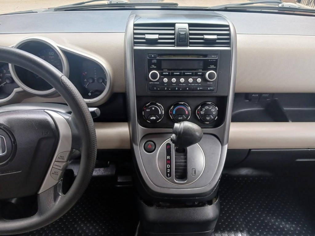 Honda Element Vehicle Full-screen Gallery Image 05