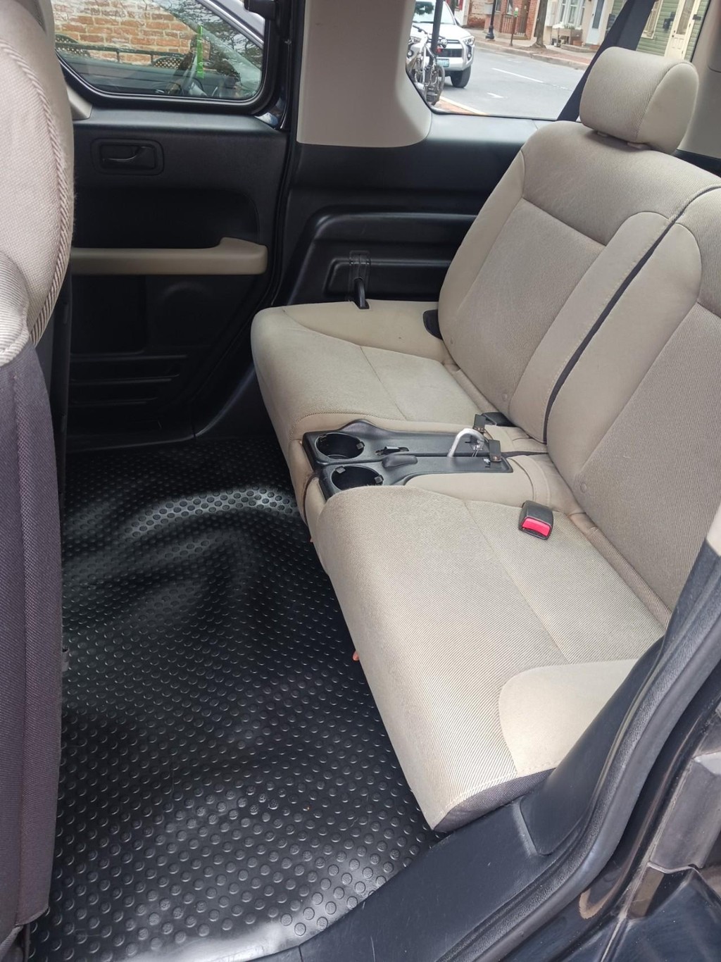 Honda Element Vehicle Full-screen Gallery Image 06