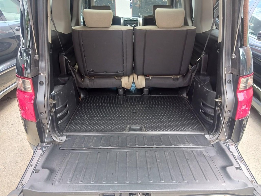 Honda Element Vehicle Full-screen Gallery Image 07