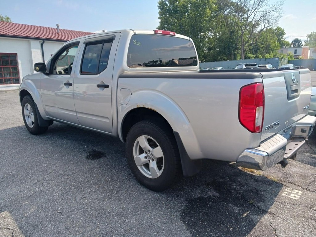 Nissan Frontier Vehicle Full-screen Gallery Image 03