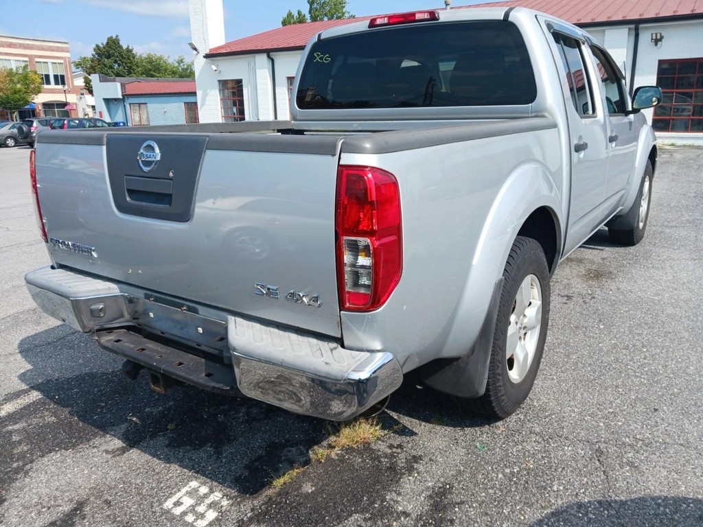Nissan Frontier Vehicle Full-screen Gallery Image 04