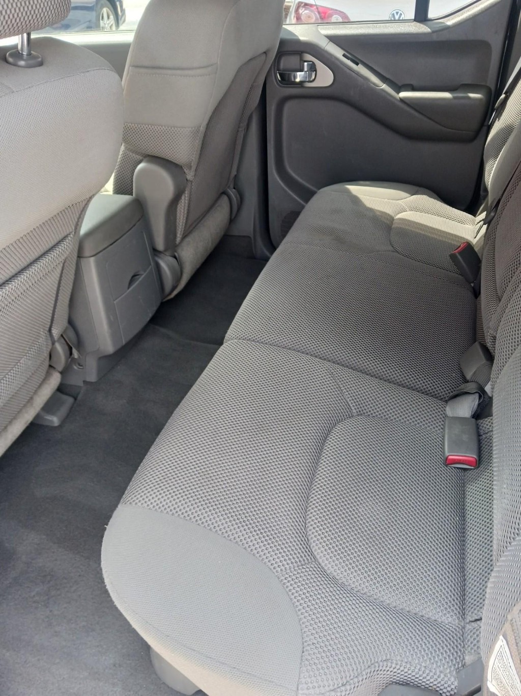 Nissan Frontier Vehicle Full-screen Gallery Image 10