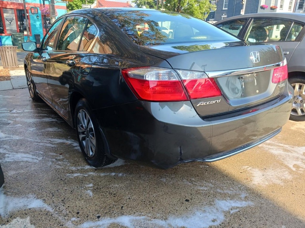 Honda Accord Sedan Vehicle Full-screen Gallery Image 03
