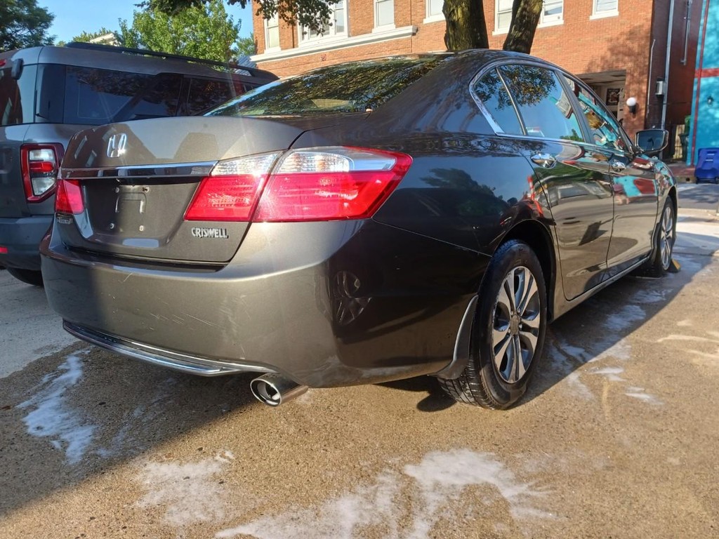 Honda Accord Sedan Vehicle Full-screen Gallery Image 04