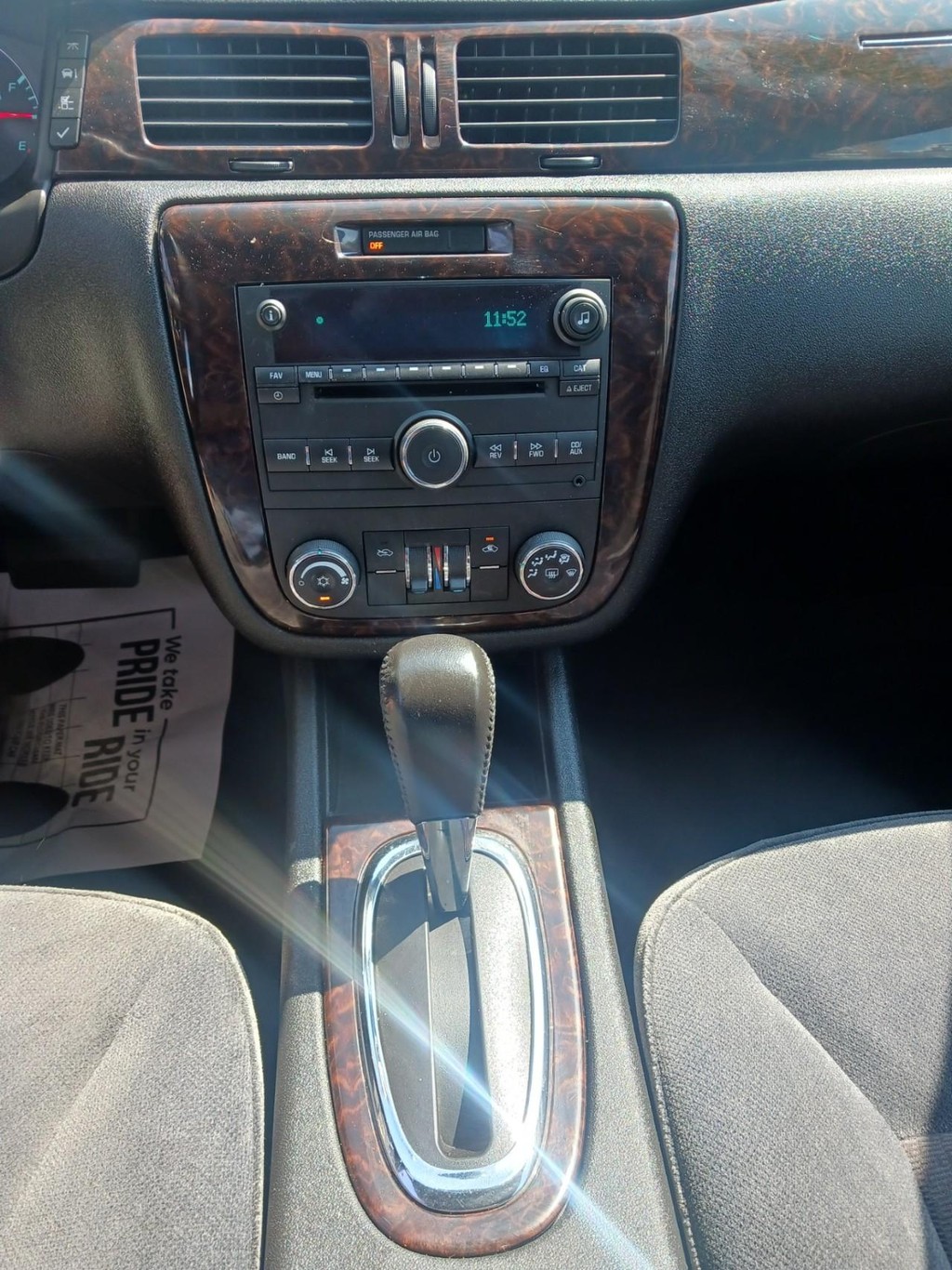 Chevrolet Impala Vehicle Full-screen Gallery Image 04