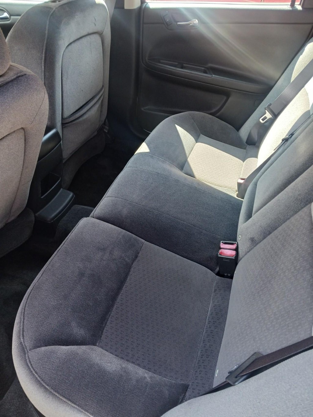 Chevrolet Impala Vehicle Full-screen Gallery Image 06