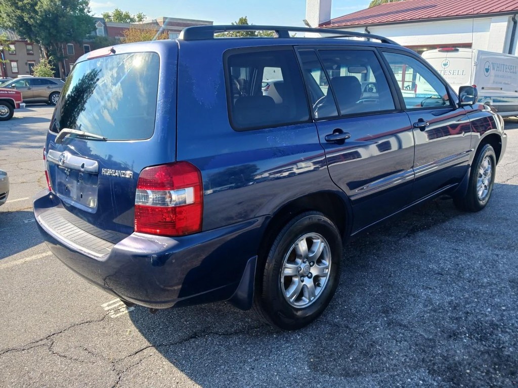 Toyota Highlander Vehicle Full-screen Gallery Image 03
