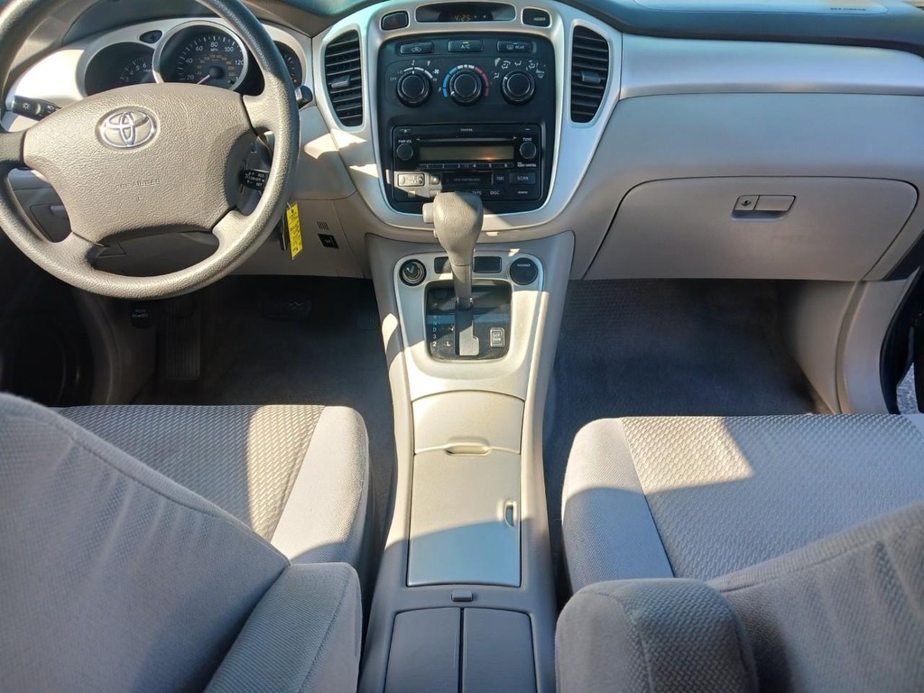 Toyota Highlander Vehicle Full-screen Gallery Image 05