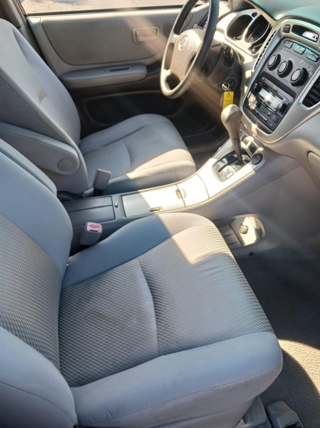 Toyota Highlander Vehicle Full-screen Gallery Image 06