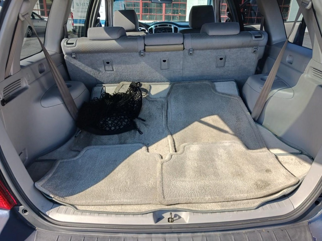 Toyota Highlander Vehicle Full-screen Gallery Image 08