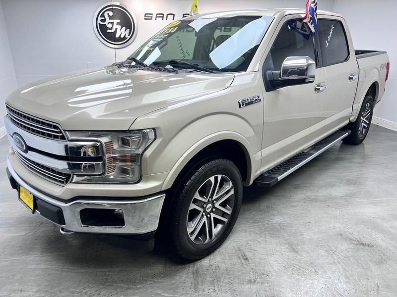 The 2018 Ford F-150 4WD Lariat SuperCrew photos