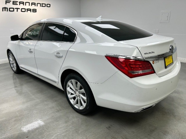 Buick LaCrosse Vehicle Full-screen Gallery Image 03