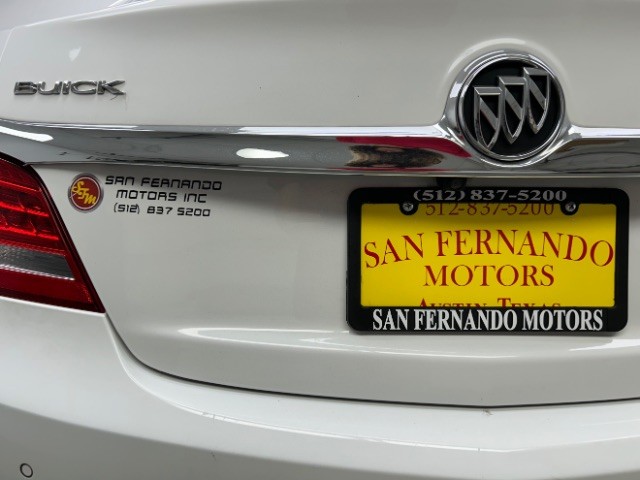 Buick LaCrosse Vehicle Full-screen Gallery Image 25