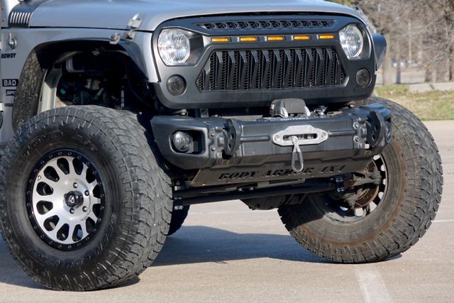 Jeep Wrangler Vehicle Full-screen Gallery Image 03