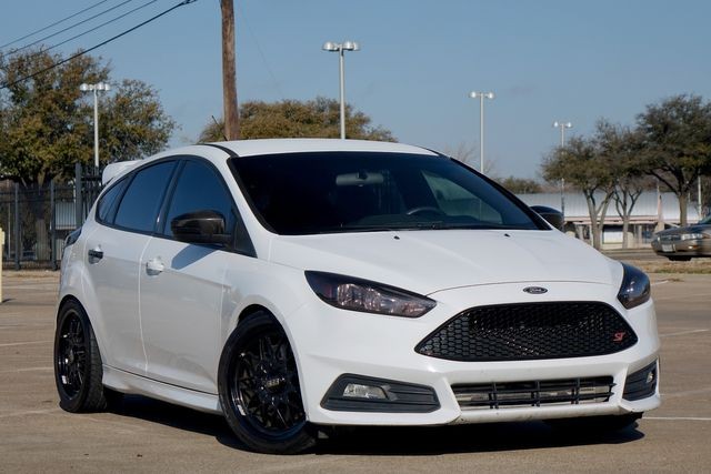 more details - ford focus hatchback