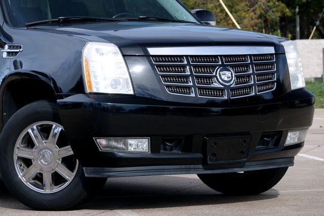 Cadillac Escalade Vehicle Full-screen Gallery Image 02
