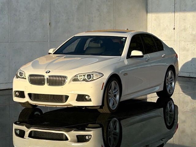 BMW 5 Series Vehicle Full-screen Gallery Image 03