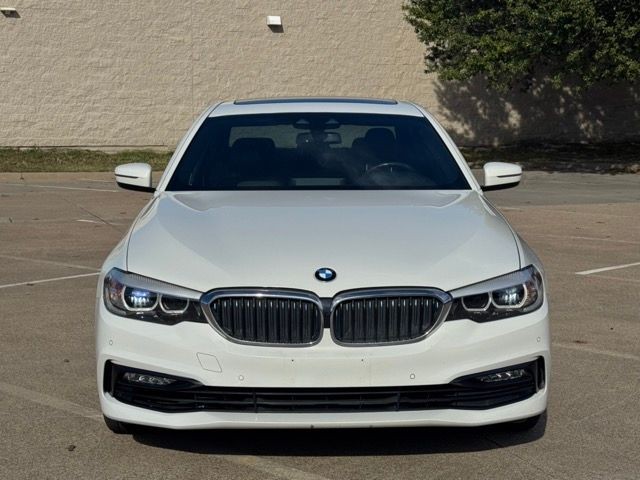 BMW 5 Series Vehicle Full-screen Gallery Image 03