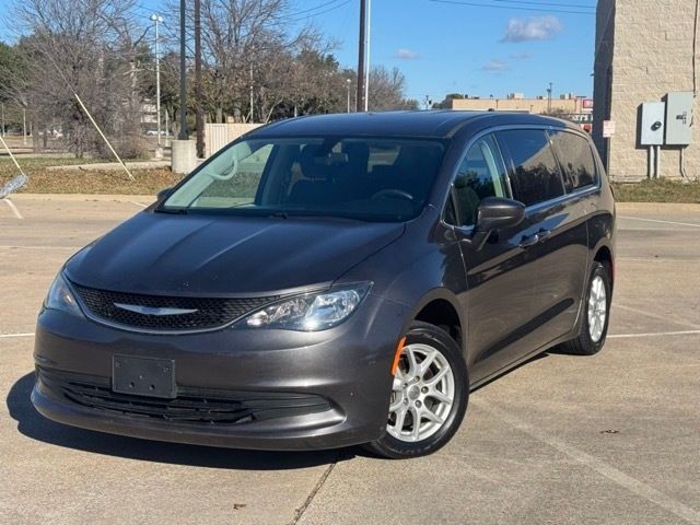 Chrysler Pacifica Vehicle Full-screen Gallery Image 02