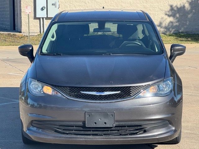 Chrysler Pacifica Vehicle Full-screen Gallery Image 03